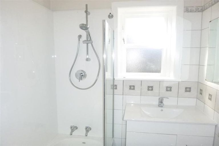 Photo of property in 52 Bell Road, Waiwhetu, Lower Hutt, 5010