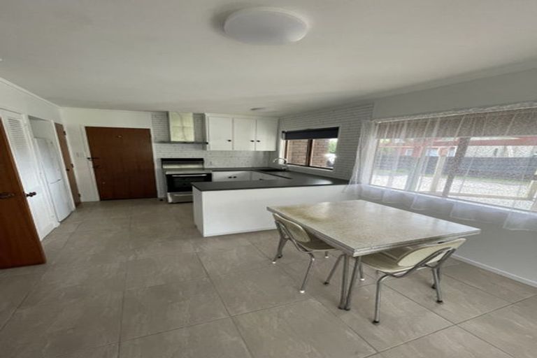 Photo of property in 1/4 Landseer Place, Blockhouse Bay, Auckland, 0600