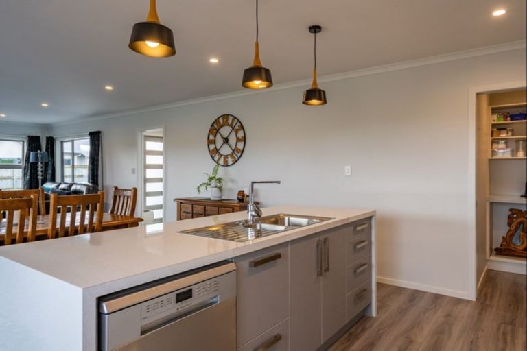 Photo of property in 21 Okarito Avenue, Levin, 5510