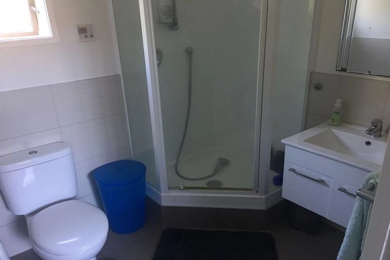 Photo of property in 224 Glamorgan Drive, Northcross, Auckland, 0630