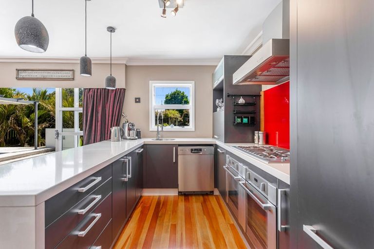 Photo of property in 23 Gloria Avenue, Te Atatu Peninsula, Auckland, 0610