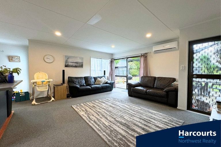 Photo of property in 124 Moire Road, West Harbour, Auckland, 0618
