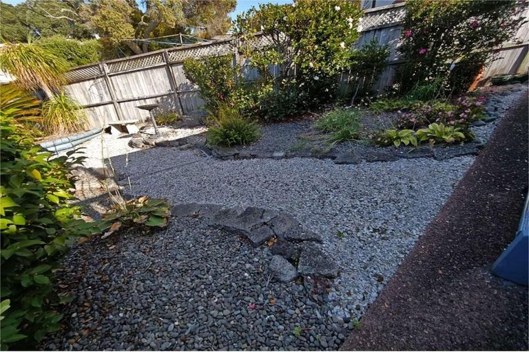 Photo of property in 1/17 Nutsey Avenue, Northcote, Auckland, 0627