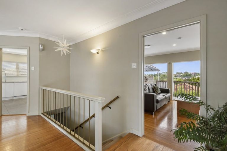 Photo of property in 35 Onewa Road, Northcote, Auckland, 0627