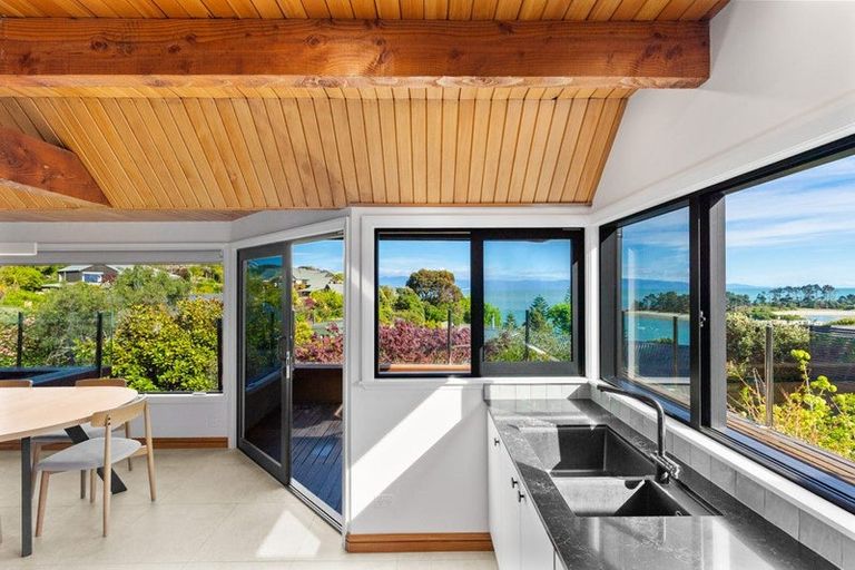 Photo of property in 2 The Cliffs, Britannia Heights, Nelson, 7010