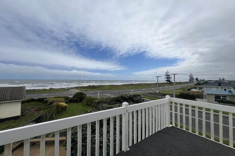 Photo of property in 1 Karaka Street, Otaki Beach, Otaki, 5512
