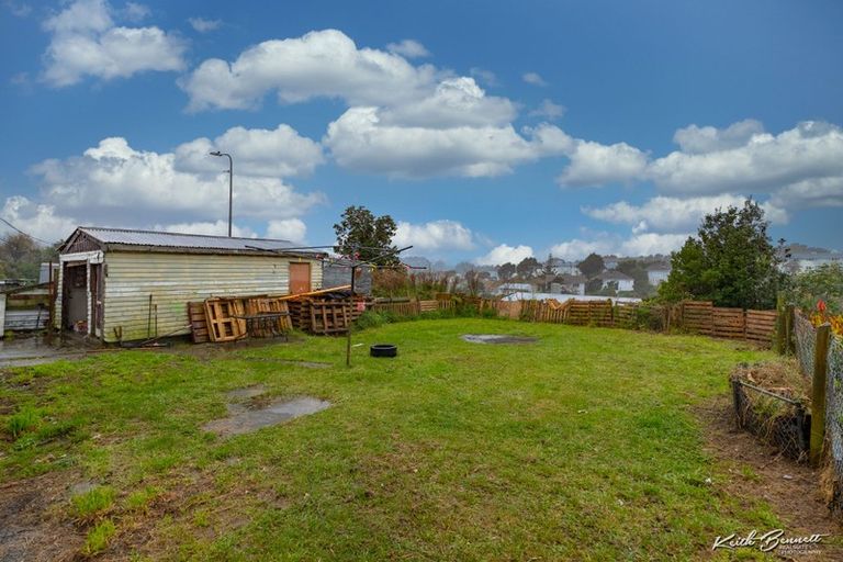Photo of property in 10 Somerset Place, Cannons Creek, Porirua, 5024