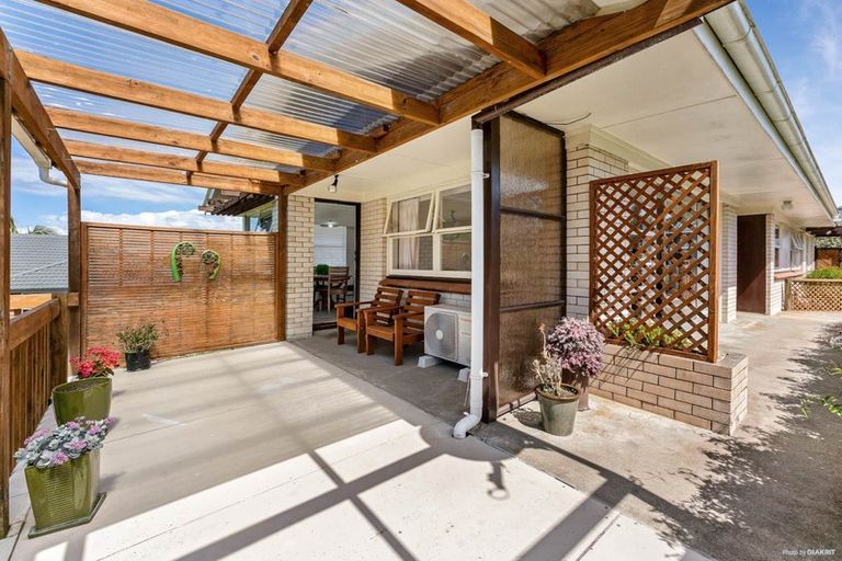 Photo of property in 14 Borrowdace Avenue, Botany Downs, Auckland, 2010