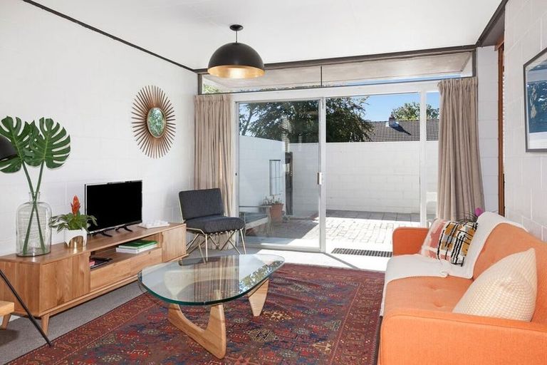 Photo of property in 21 Newbridge Place, Ilam, Christchurch, 8041