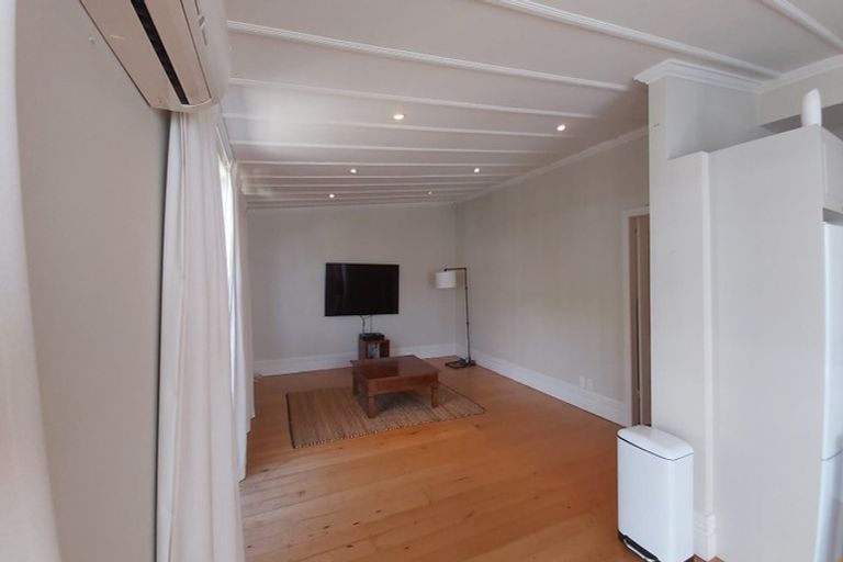 Photo of property in 31 Seafield View Road, Grafton, Auckland, 1023