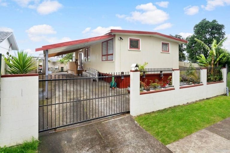 Photo of property in 2 Mcnaughton Avenue, Mangere East, Auckland, 2024