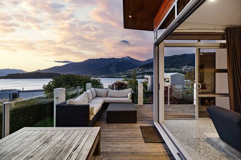 Photo of property in 497 Peninsula Road, Kelvin Heights, Queenstown, 9300