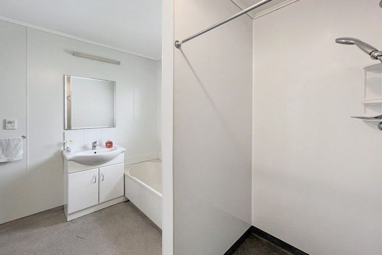 Photo of property in 17 Rewa Street, Takaro, Palmerston North, 4412