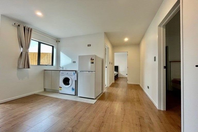 Photo of property in 1 Lawson Creek Street, Massey, Auckland, 0614