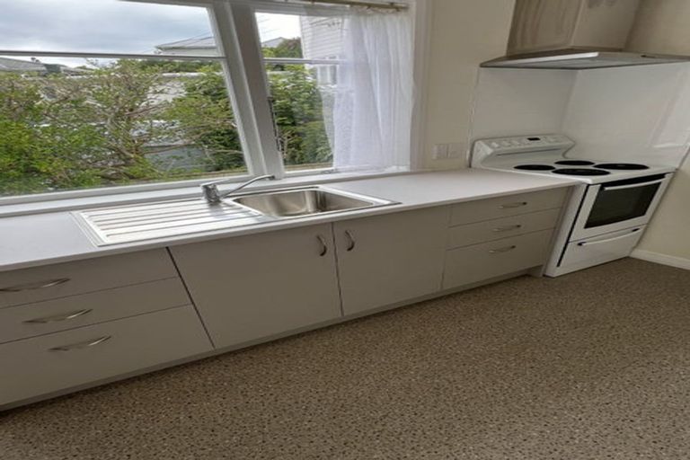 Photo of property in 22 Hawker Street, Mount Victoria, Wellington, 6011