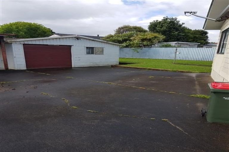 Photo of property in 11 Taitimu Drive, Weymouth, Auckland, 2103