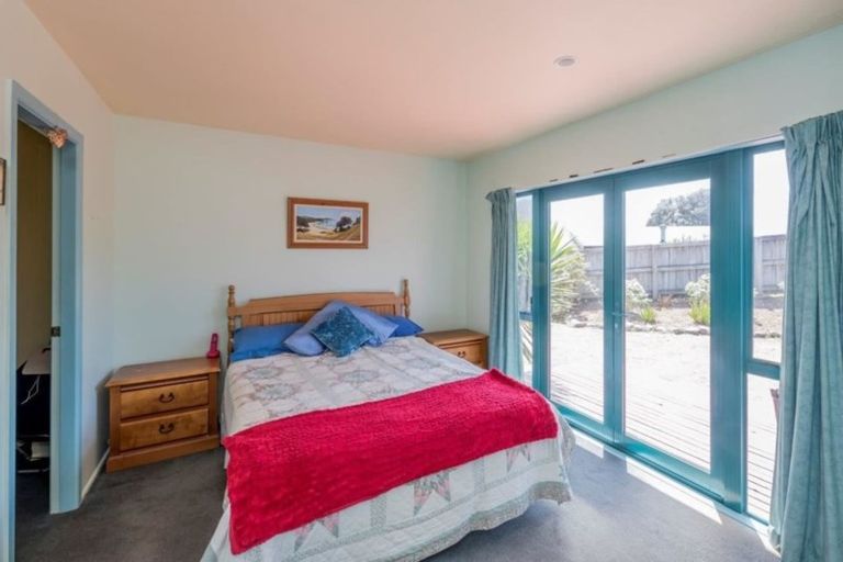 Photo of property in 7 Barrett Drive, Waikanae Beach, Waikanae, 5036