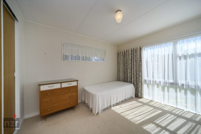 Photo of property in 24 Wikiriwhi Crescent, Awapuni, Palmerston North, 4412