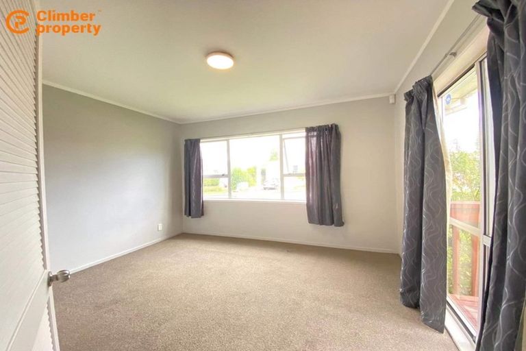 Photo of property in 2/2 Aotea Road, Glen Eden, Auckland, 0602