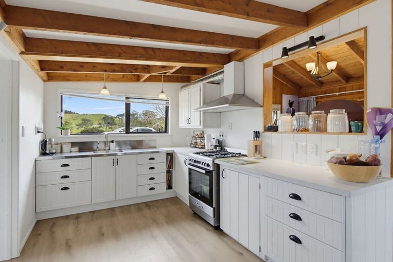 Photo of property in 43 Pahi Road, Paparoa, 0571