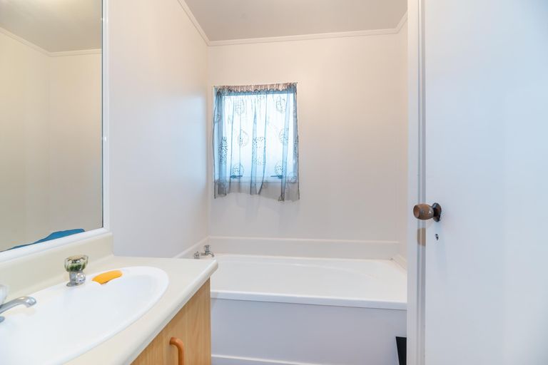 Photo of property in 2/78 Palmers Road, Clendon Park, Auckland, 2103