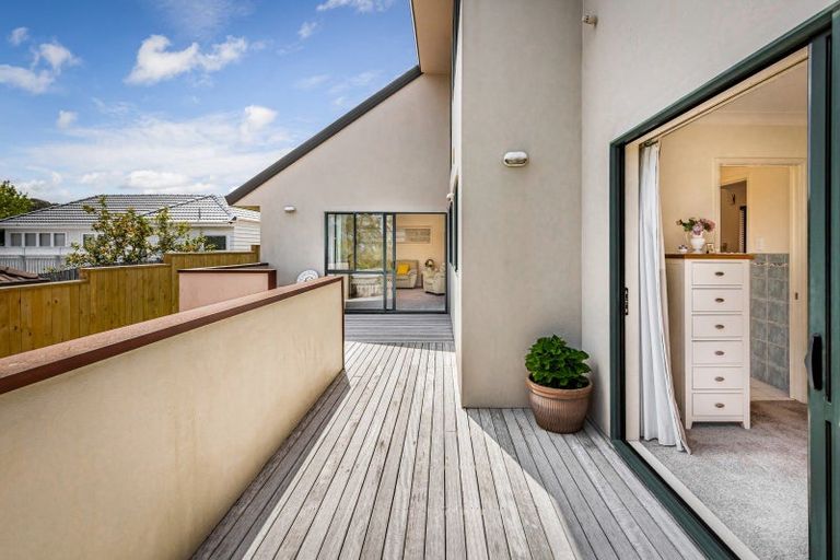 Photo of property in 2/12 Richards Avenue, Forrest Hill, Auckland, 0620