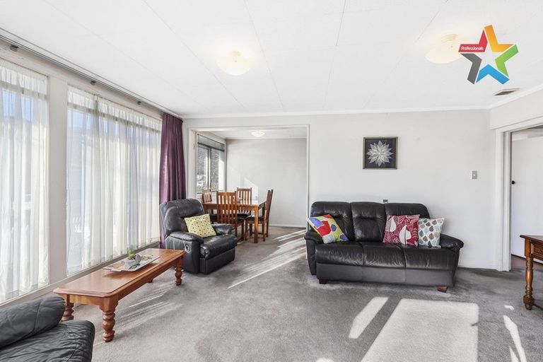 Photo of property in 5 Bird Grove, Stokes Valley, Lower Hutt, 5019