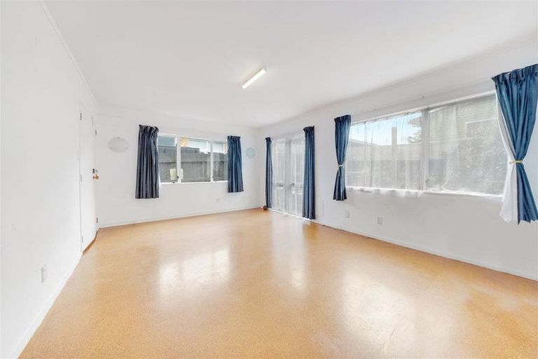 Photo of property in 2/50 Blanes Road, Weymouth, Auckland, 2103