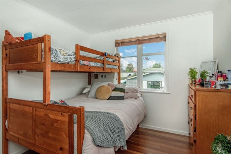 Photo of property in 46 Philomel Crescent, Bayswater, Auckland, 0622