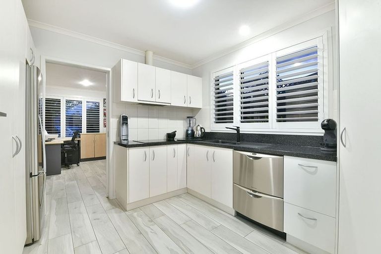 Photo of property in 6 Coral Court, Gulf Harbour, Whangaparaoa, 0930