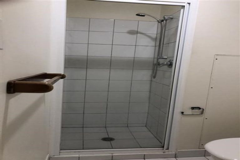 Photo of property in 5c/30 Westward Ho, Glen Eden, Auckland, 0602