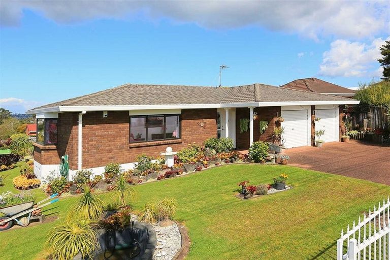 Photo of property in 34 Sturges Road, Henderson, Auckland, 0612
