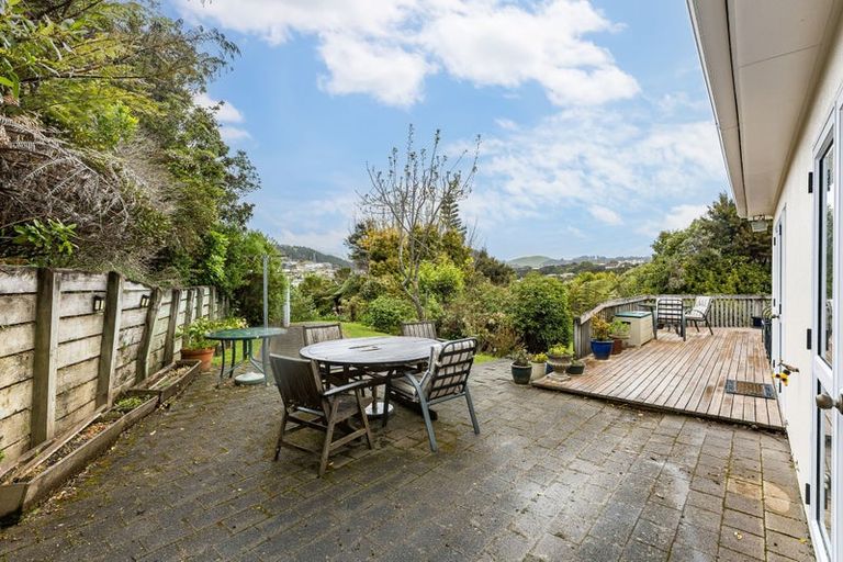 Photo of property in 21 Saunders Close, Whitby, Porirua, 5024