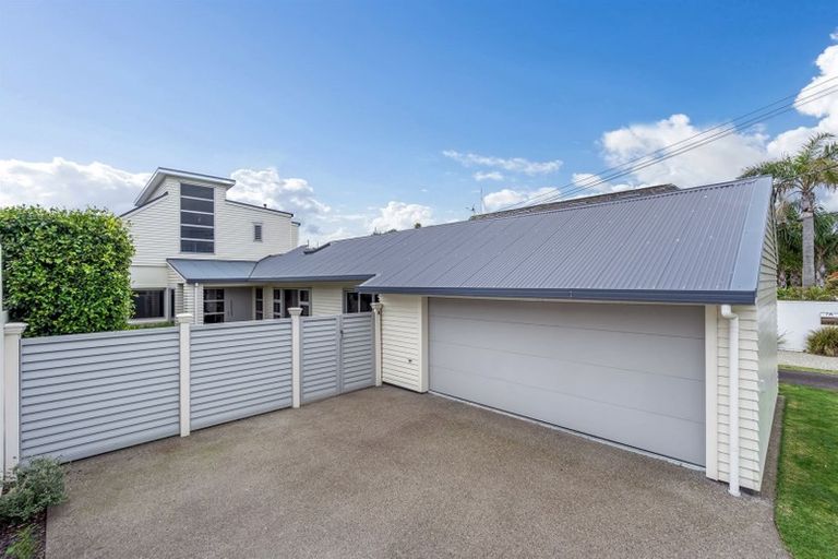 Photo of property in 5 Holiday Road, Milford, Auckland, 0620
