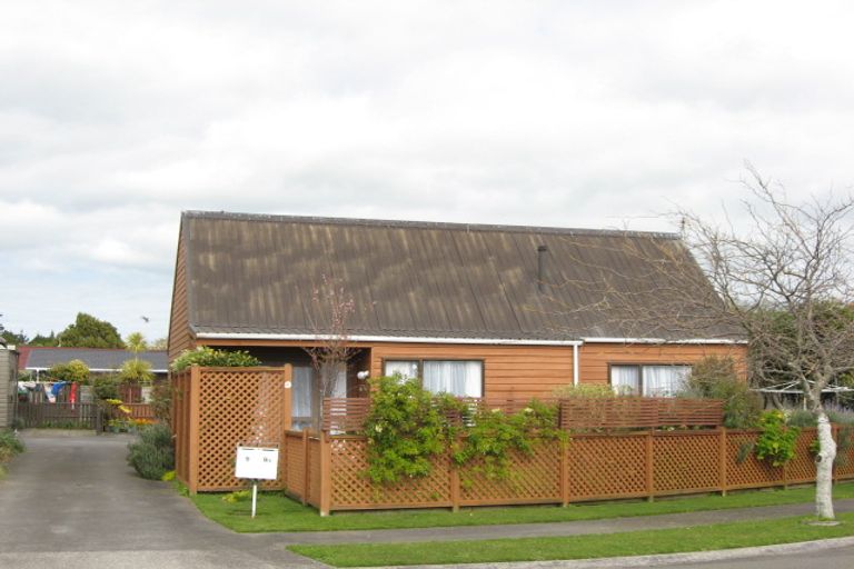 Photo of property in 9a Tamati Place, Merrilands, New Plymouth, 4312