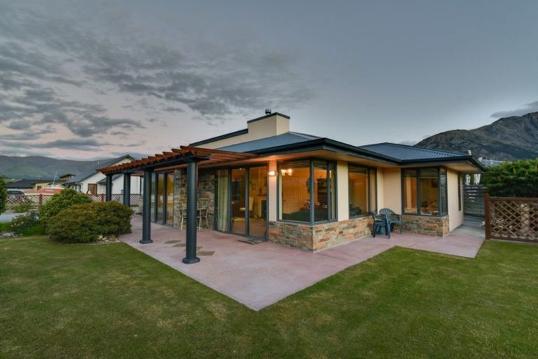 Photo of property in 12 Mavora Road, Lake Hayes, Queenstown, 9304