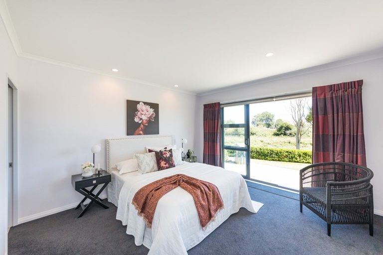 Photo of property in 30 Grand Oaks Drive, Awapuni, Palmerston North, 4412