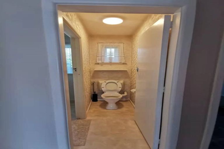 Photo of property in 2/11 Manor Place, Bryndwr, Christchurch, 8053