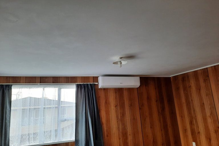 Photo of property in 4 Sabot Place, Massey, Auckland, 0614