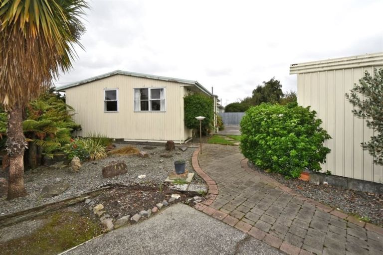 Photo of property in 10 Virgil Place, Northcote, Christchurch, 8052