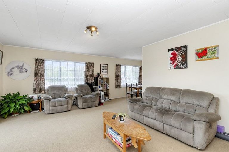 Photo of property in 14 Holmes Drive South, West Harbour, Auckland, 0618