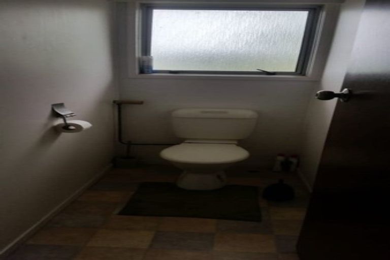 Photo of property in 1/940 East Coast Road, Northcross, Auckland, 0630