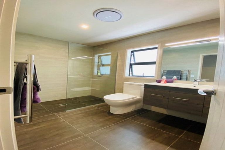 Photo of property in 44 Attwood Road, Paremoremo, Auckland, 0632