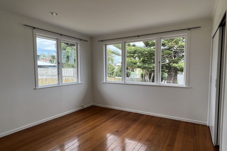 Photo of property in 19 James Street, Glenfield, Auckland, 0629