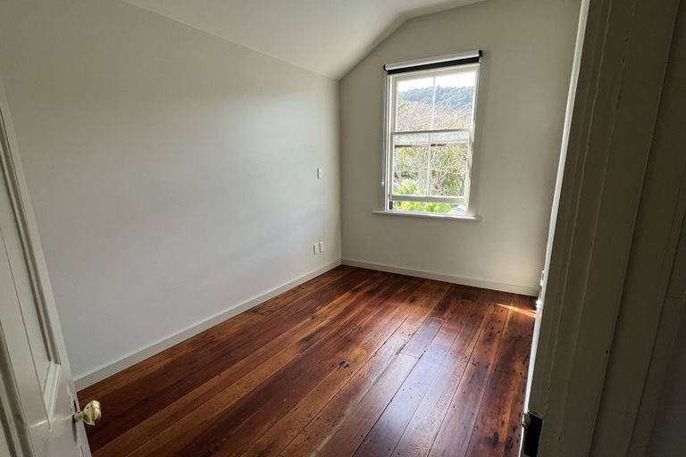 Photo of property in 14 Edge Hill, Mount Victoria, Wellington, 6011