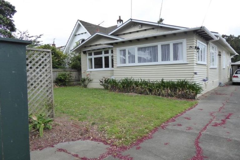 Photo of property in 22 Saint Albans Grove, Woburn, Lower Hutt, 5010