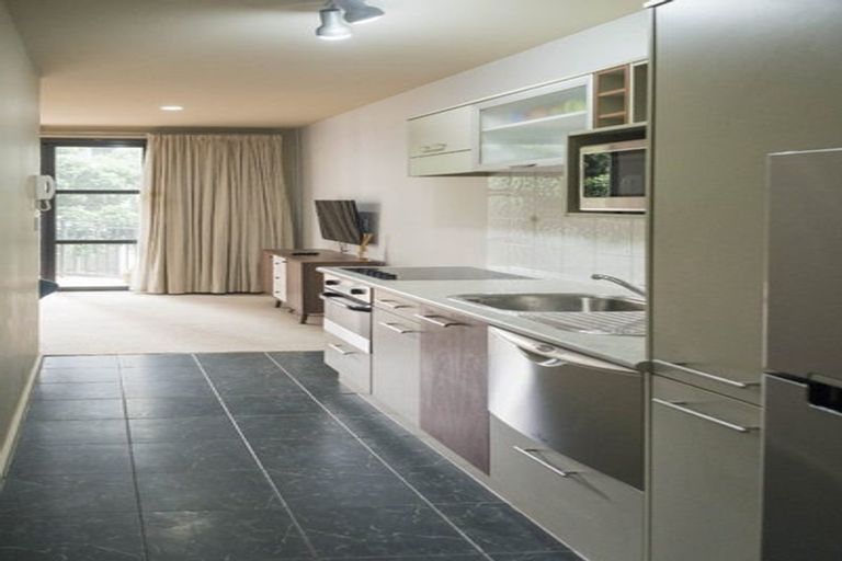 Photo of property in Atrium Apartments, 2c/154 The Terrace, Wellington Central, Wellington, 6011