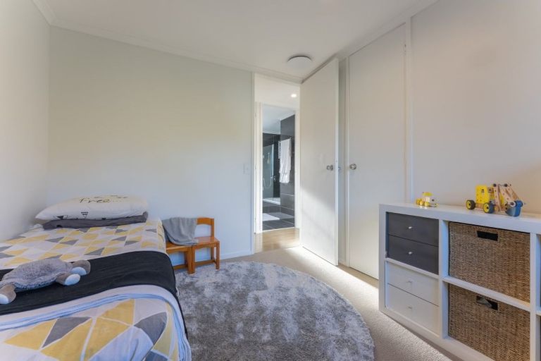 Photo of property in 1/26 Waiora Road, Stanmore Bay, Whangaparaoa, 0932