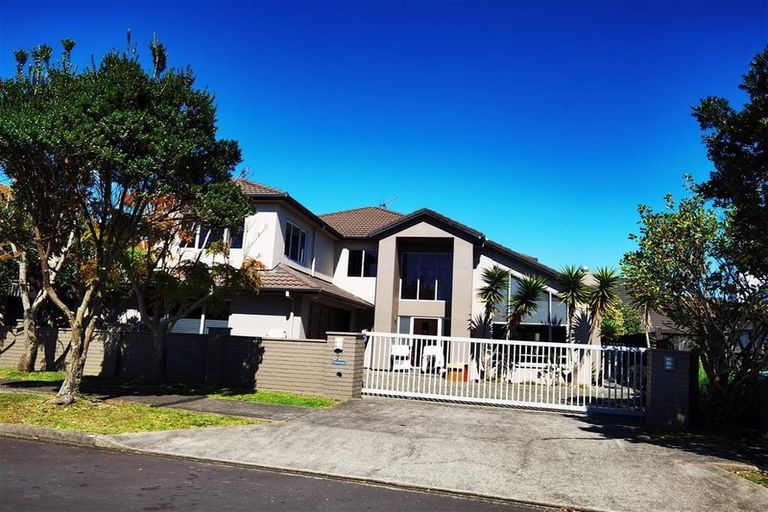 Photo of property in 51 Bronwylian Drive, Flat Bush, Auckland, 2016