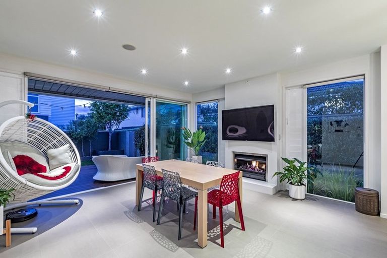 Photo of property in 19a Montgomery Avenue, Rothesay Bay, Auckland, 0630